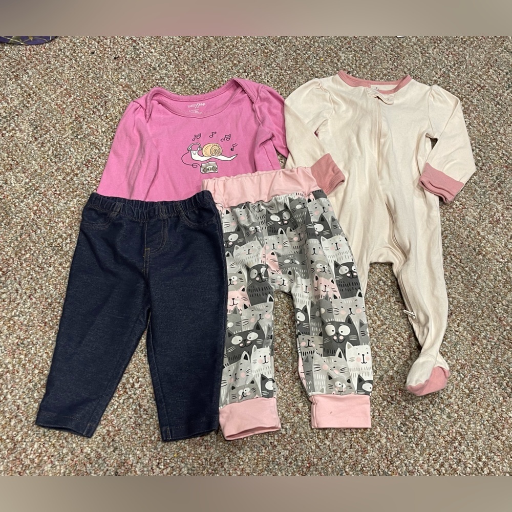 🌼4/$25🌼 Baby 6-9 Month Mixed Variety Bundle